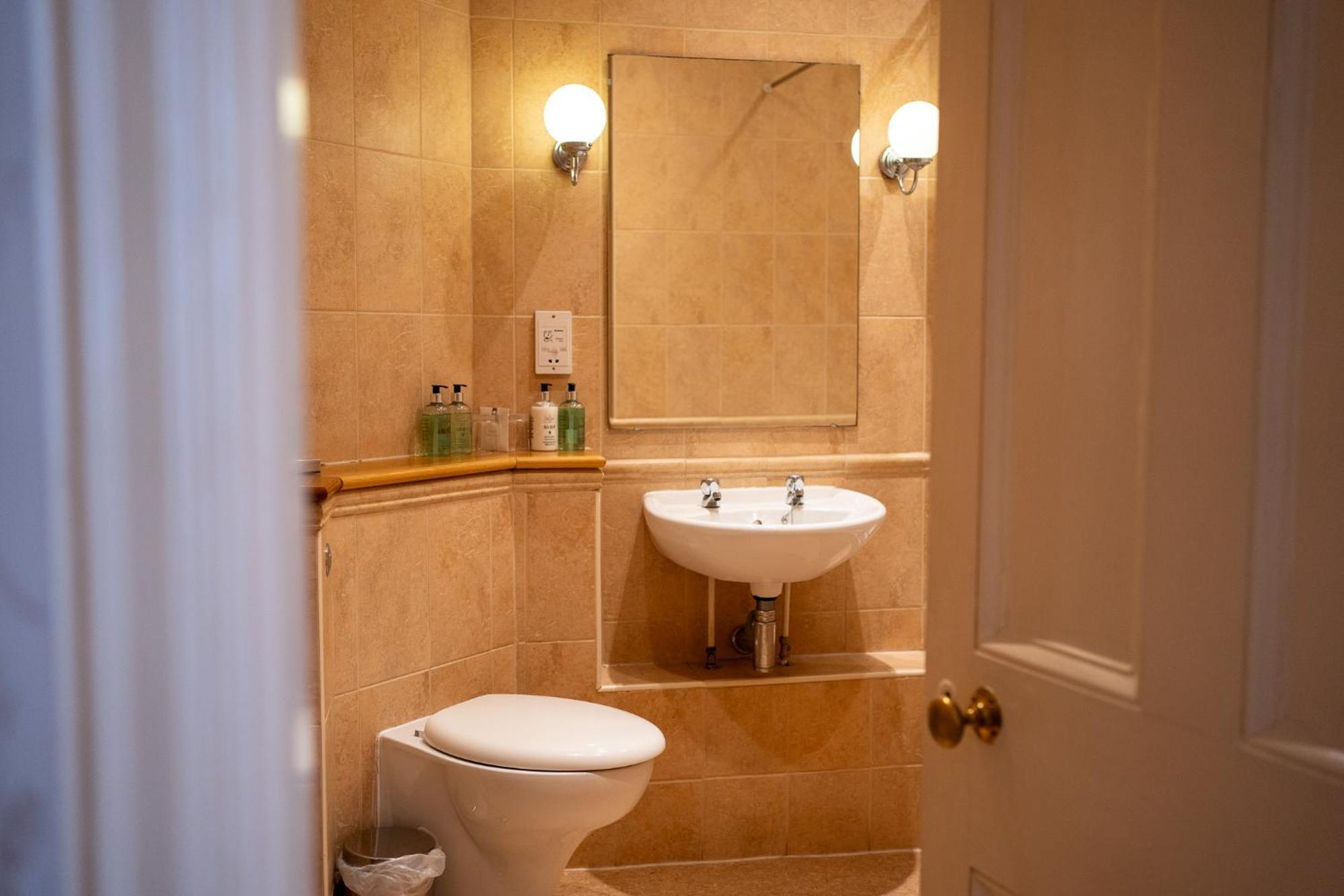The Royal Lion Hotel Lyme Regis Rom bilde